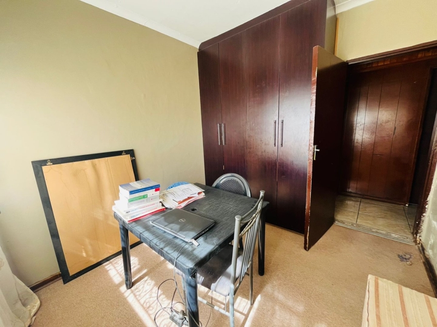 3 Bedroom Property for Sale in Molifi Tau Kloof Free State